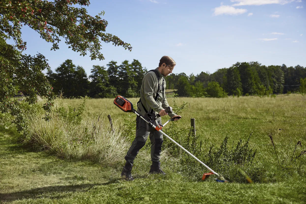 Husqvarna 325iR Akku-Motorsense – 36 V – Schnittbreite 420 mm – Klinge & Nylonschnur – Solo
