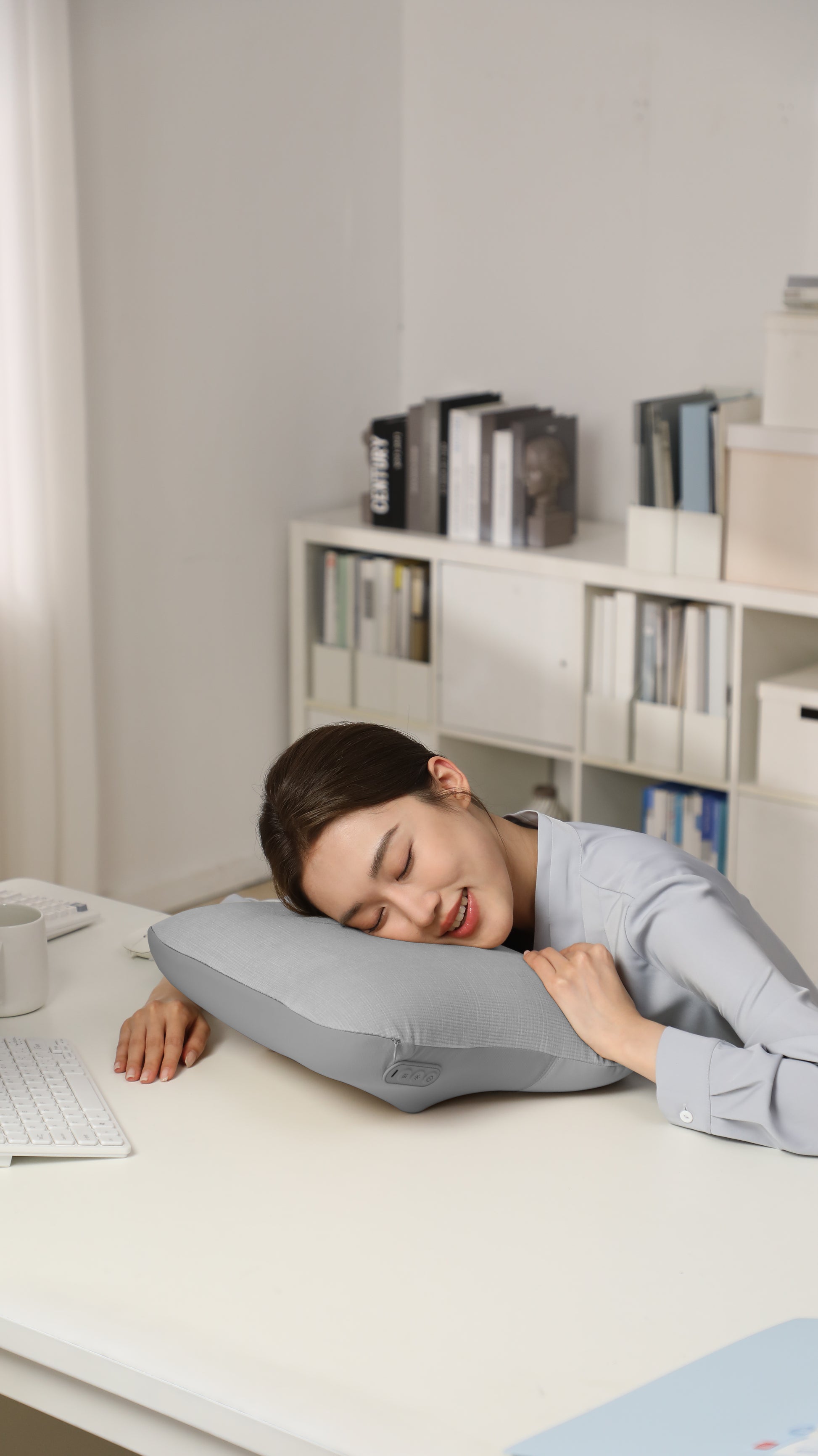 SKG Massagekissen VS500 – Knetmassage, mit Wärmefunktion – 36 × 27 × 14 cm – Grau