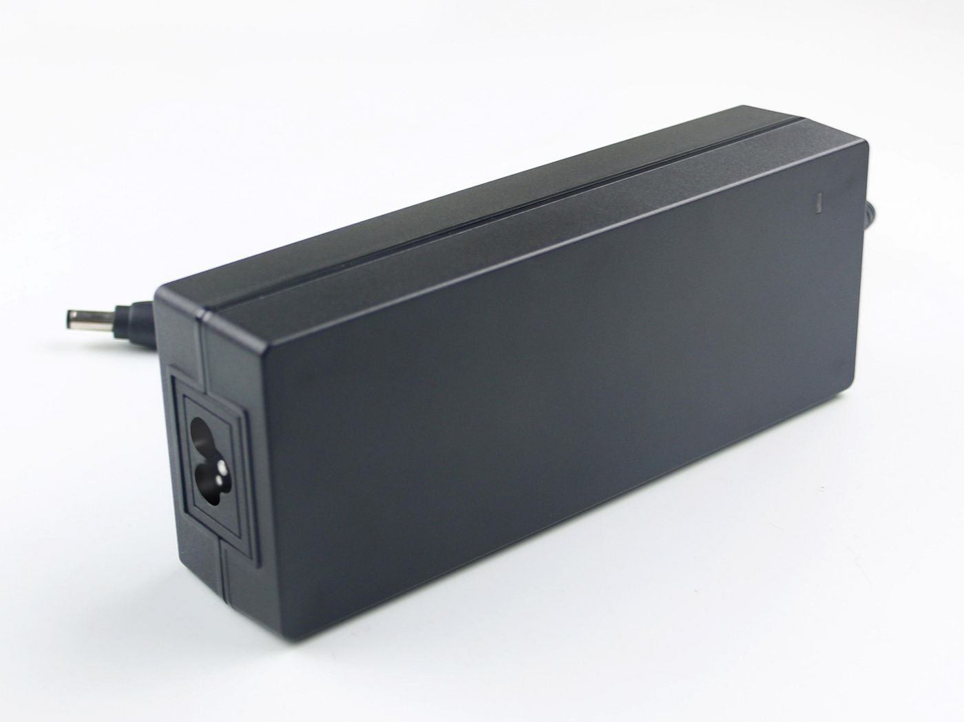 CoreParts CF-AA5713A2G Netzteil 110 W – 15,6 V, 7,05 A, IEC C5 – für Panasonic