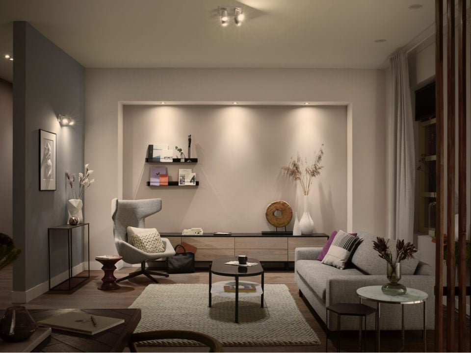 Philips Hue White LED-Leuchtmittel GU10 2er-Pack – 4,2 W dimmbar, 2700 K, für Bluetooth/Zigbee/Apple HomeKit