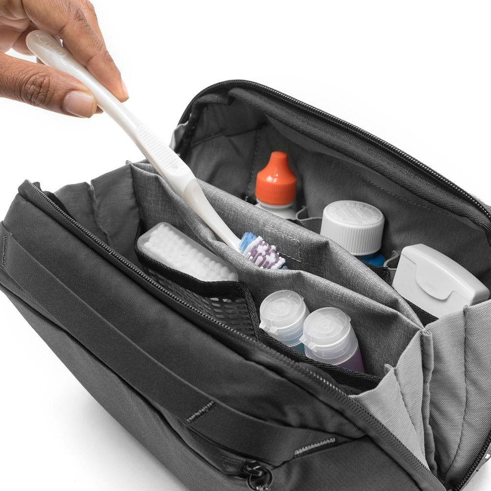 Peak Design Kulturbeutel Wash Pouch – wasserfest, PFAS-frei, mit Aufhänger – 2,5 l – schwarz