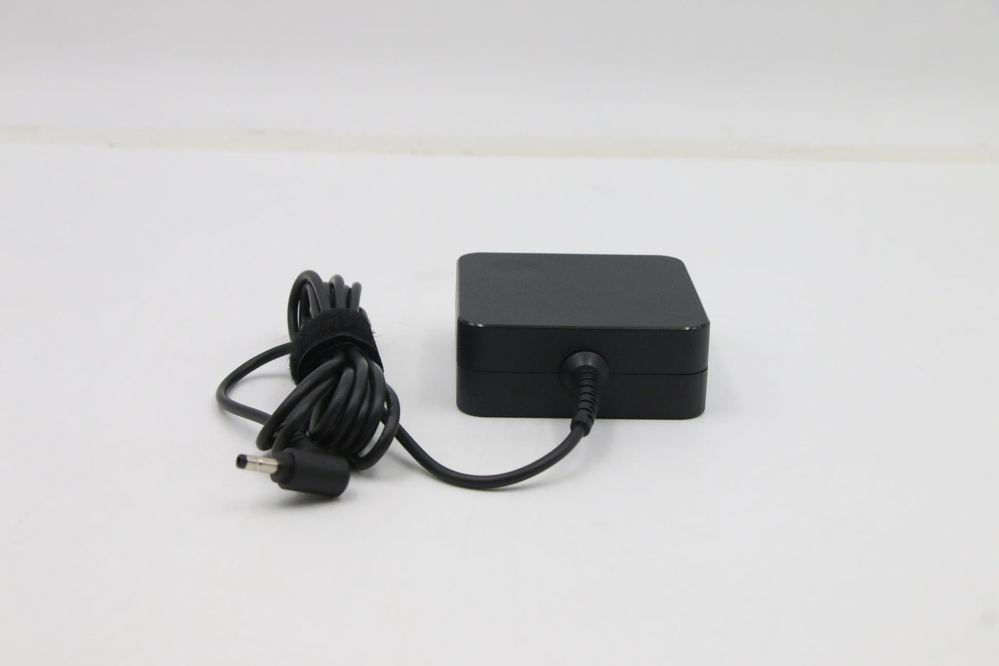 Lenovo ADLX65CLGU2A Netzteil 65 W – 20 V/3,25 A – für IdeaPad 330-15IKB – schwarz