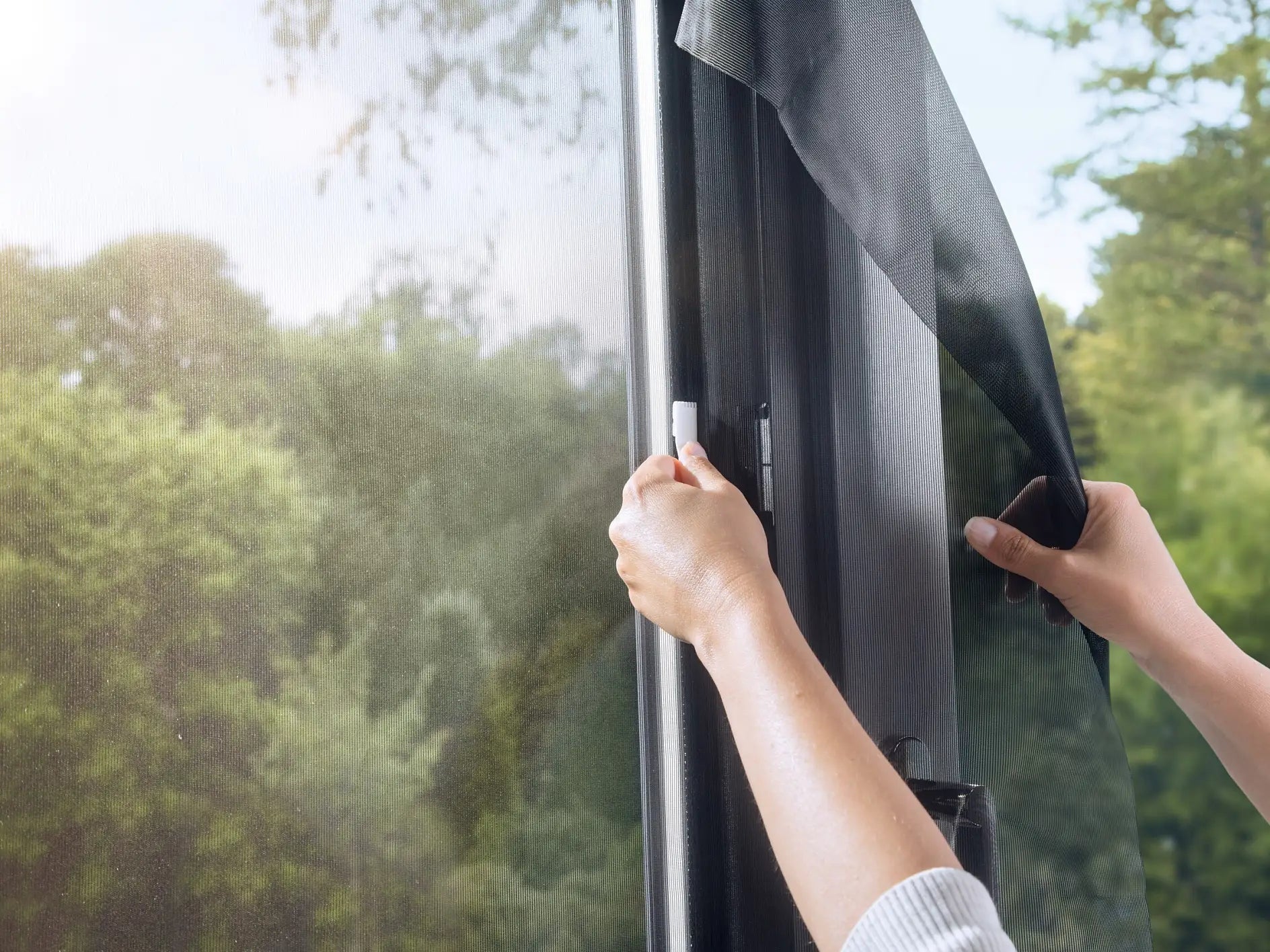 TESA Fenster-Fliegengitter – 120 × 240 cm – Anthrazit – Polyester – Klettband – Für Fenster