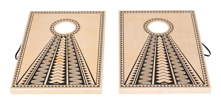 KOOR F01454 Cornhole-Spiel – 90 × 4,9 × 60 cm – 1 Stück – ab 6 Jahren – Pinienholz, Braun, FSC