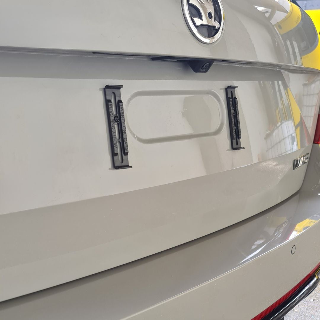 21CARS Kennzeichenhalterset – für Auto – Langformat – Klicksystem, Kunststoff, Schwarz