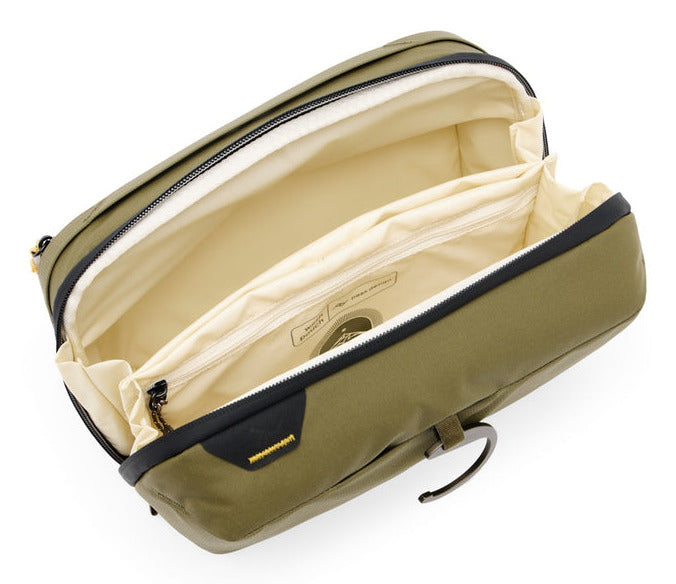 Peak Design Kulturbeutel – 2,5 l, wasserfest, aufhängbar, recyceltes Nylon – Olive – 1 Stk.