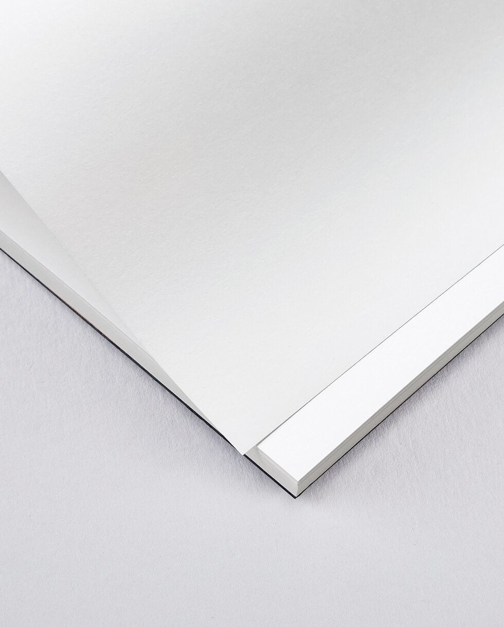 nuuna Notizbuch – A4 – blanko – 160 Blatt – 120 g/m² – Hardcover, Stiftschlaufe, Fadenheftung