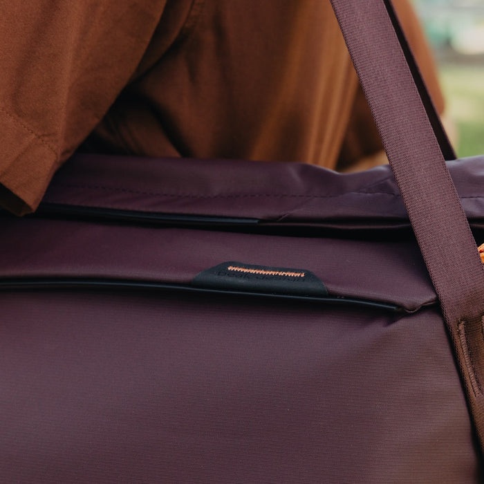 Peak Design Everyday Tote Umhängetasche – 15 l, für Laptop bis 33 cm – Burgund