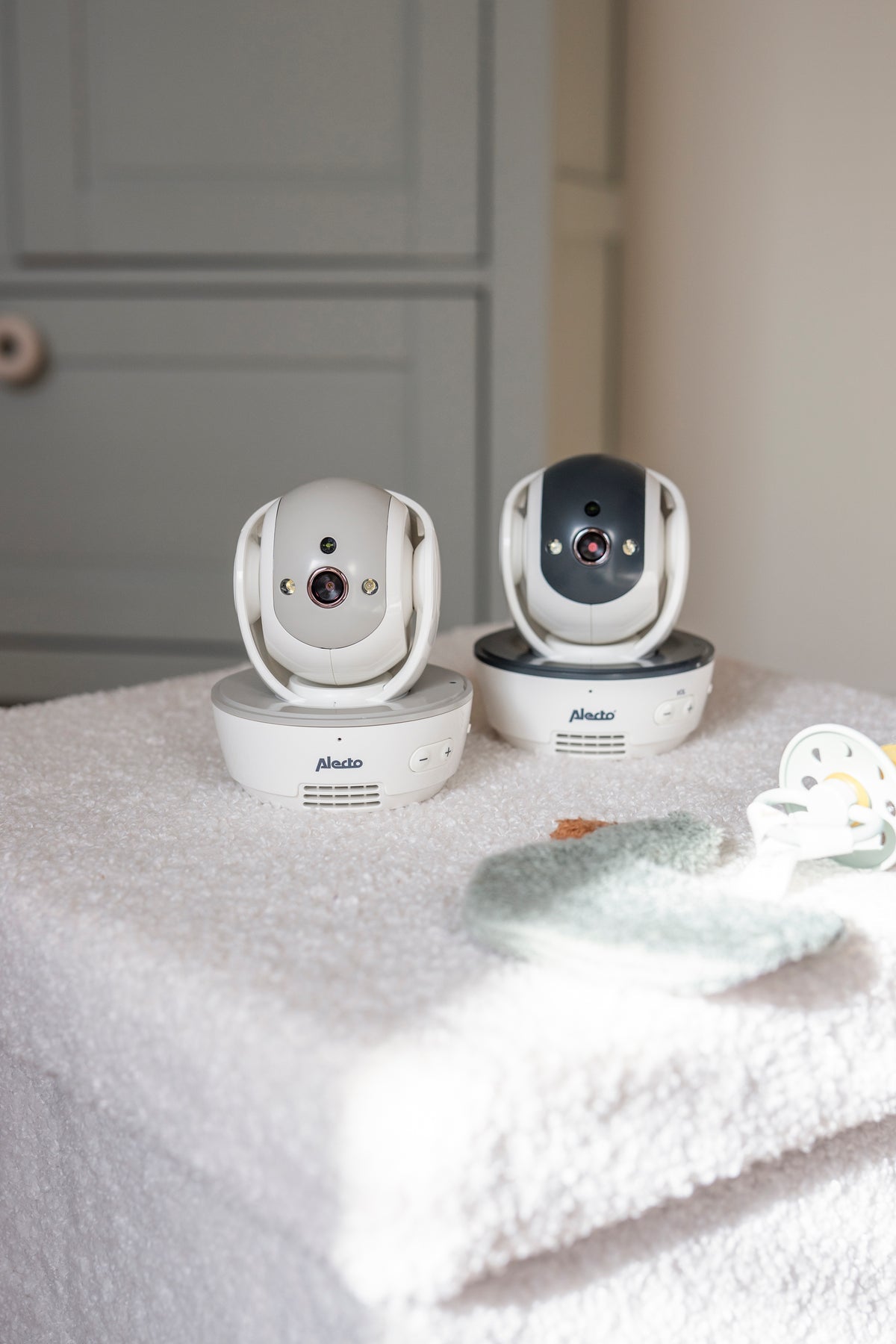 Alecto DVM-200 Video-Babyphone – Nachtsicht, 300 m Reichweite, 2-Wege-Audio, Akku 10 h