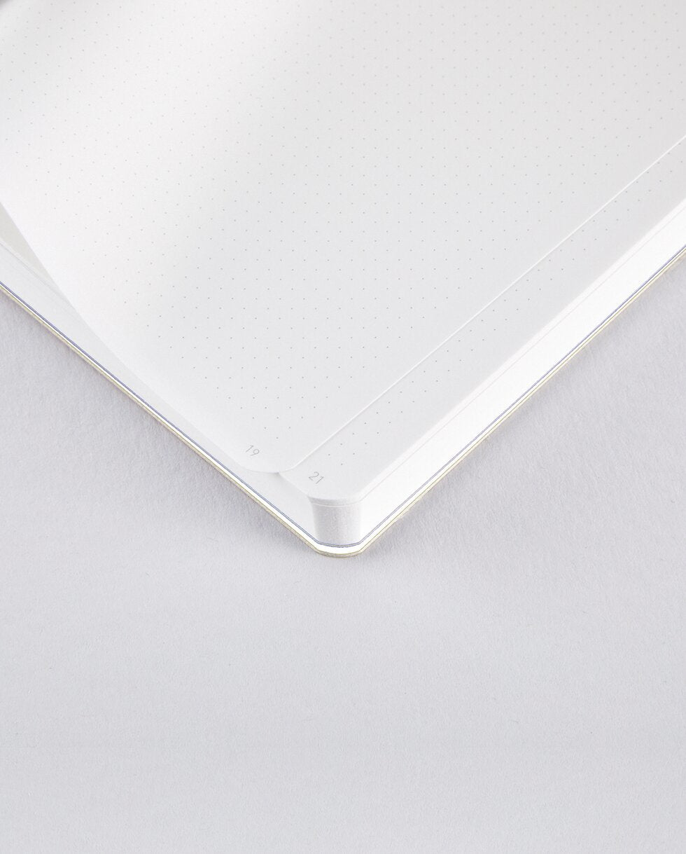 nuuna Notizbuch – A6 – punktiert – 176 Seiten – 120 g/m² – Fadenheftung, nummerierte Seiten