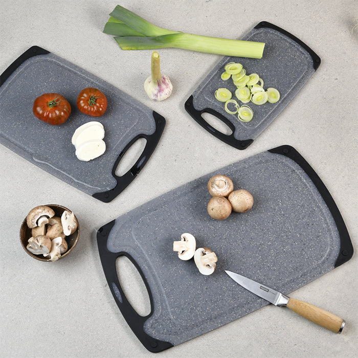 Kesper Schneidebretter 3er-Set 24,5 × 41 × 2,7 cm, Kunststoff, mit Saftrille, Grau/Schwarz