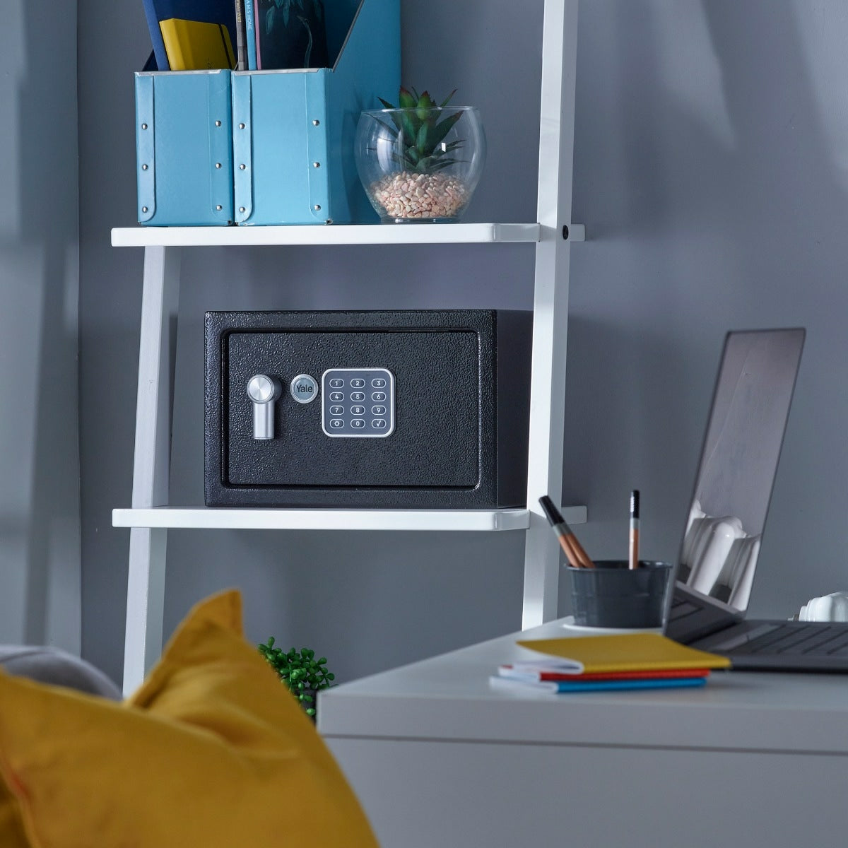 Yale Möbeltresor YSV/200/DB2 – Elektronikschloss – 8,6 l – Boden-/Wandmontage – Schwarz