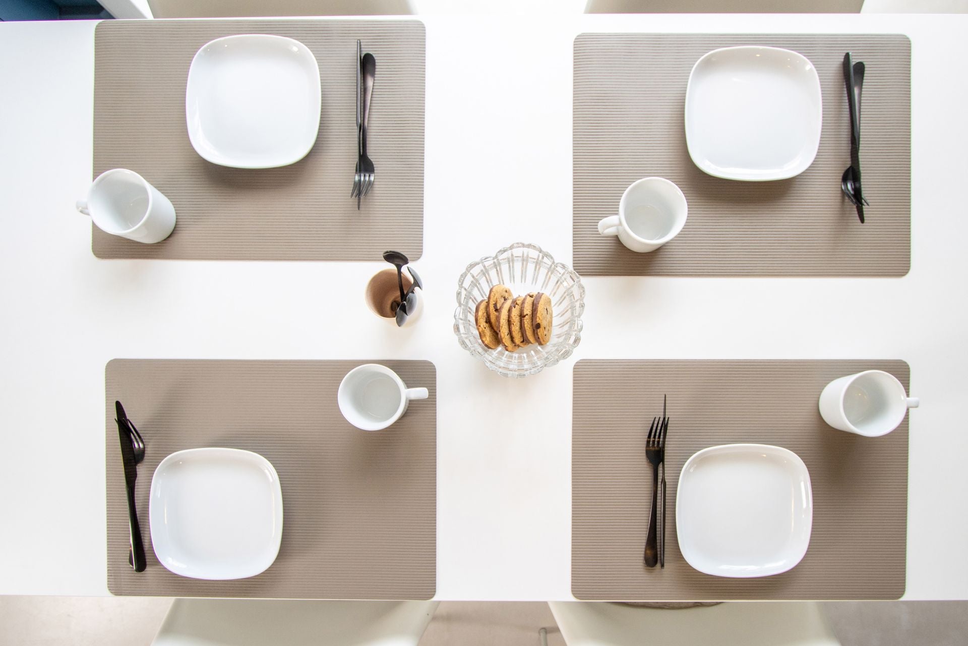 Tiseco Tischset – 33×45 cm, PVC, Taupe, RIBBO