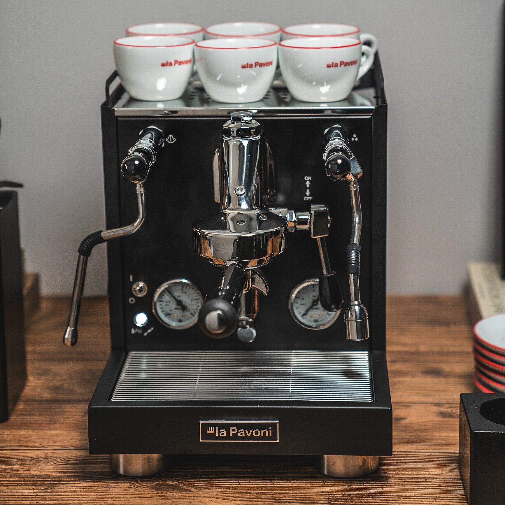 La Pavoni LPSCVB01EU Espressomaschine (Siebträger) – 9 bar, 2,9 l, Milchaufschäumer, Schwarz