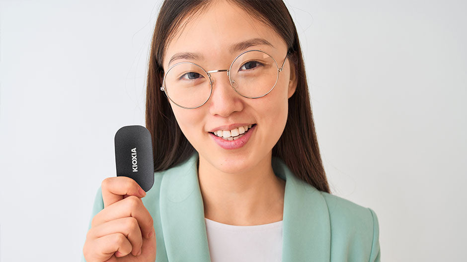 Kioxia Exceria Plus G2 – 1 TB Tragbare SSD, USB-C 3.2 Gen 2, 1050 MB/s lesen, 1000 MB/s schreiben