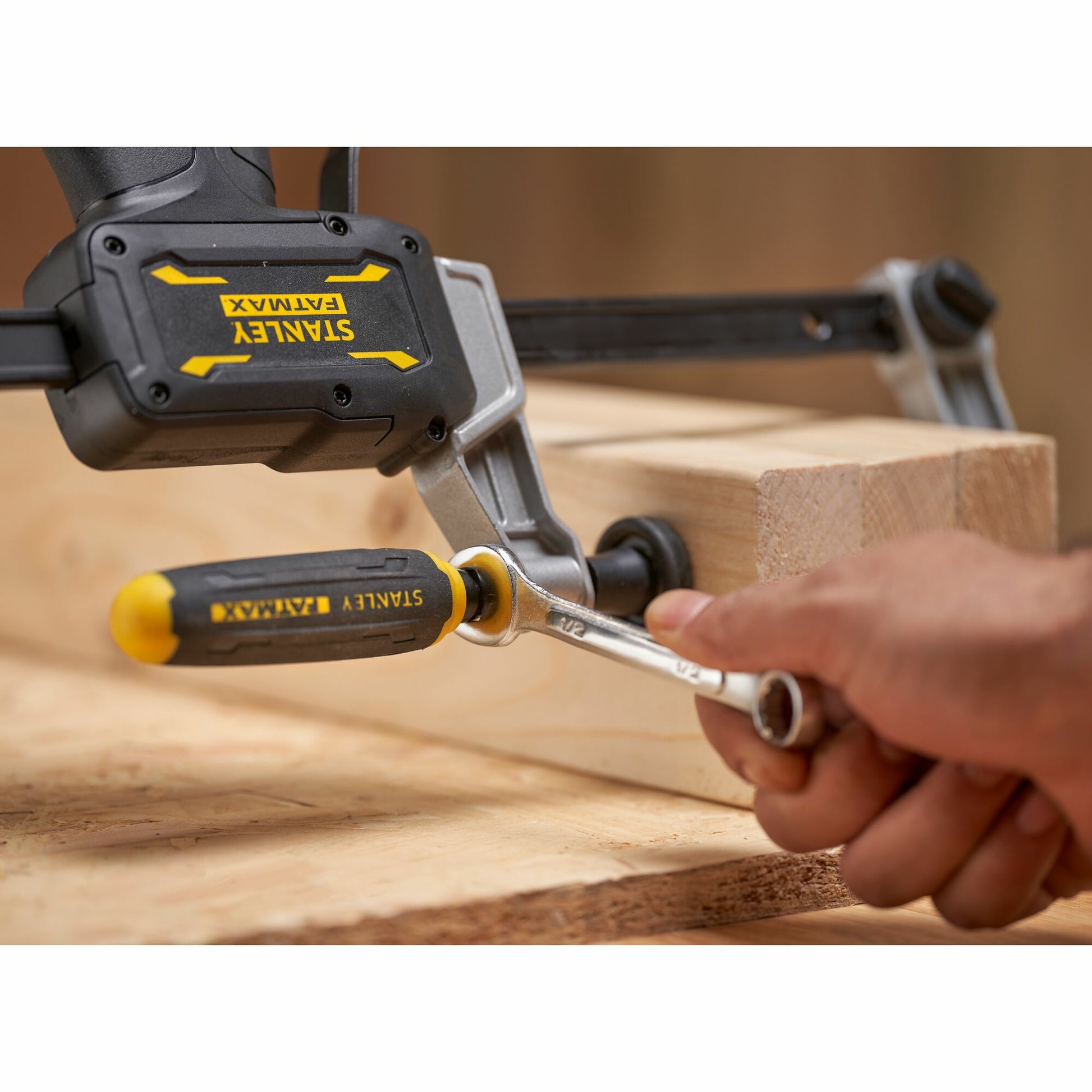 Stanley FatMax Hybrid Einhandzwinge – Spannweite 600 mm
