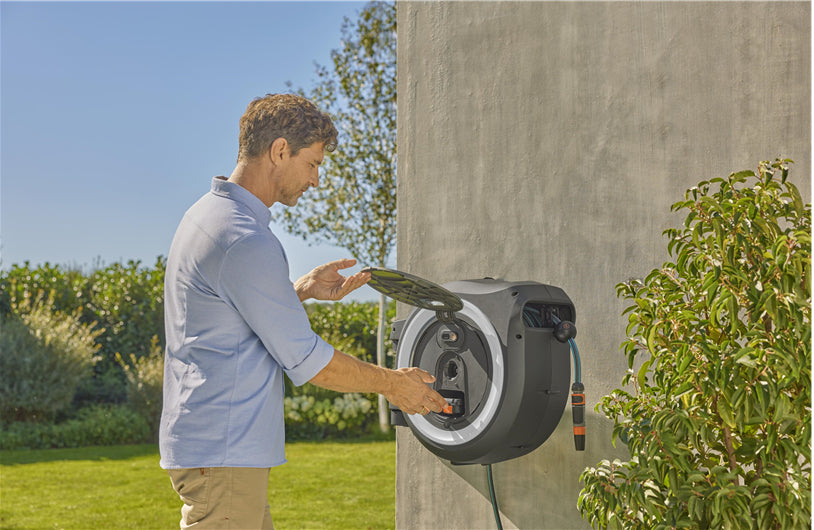 Gardena PowerRoll Schlauchbox 35 m – Akku, Wandmontage, frostbeständig, für Bosch 18 V POWER FOR ALL