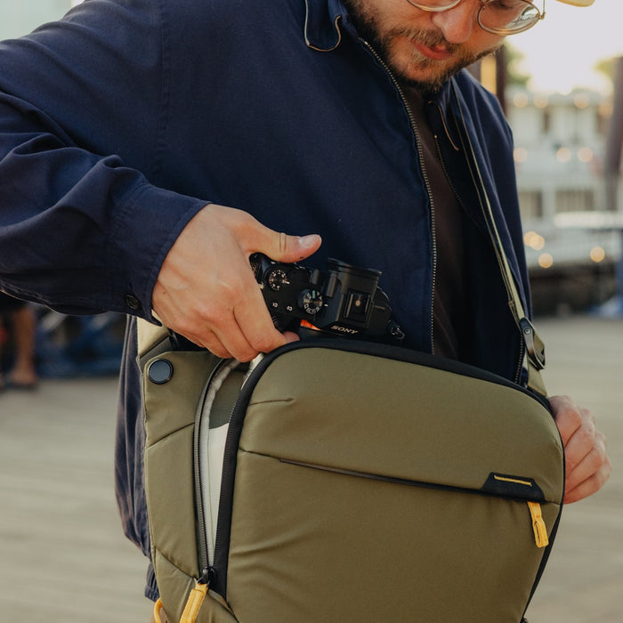 Peak Design Everyday Sling Kameratasche – 6 l – Olive – für Spiegelreflex-/Systemkameras, Drohnen