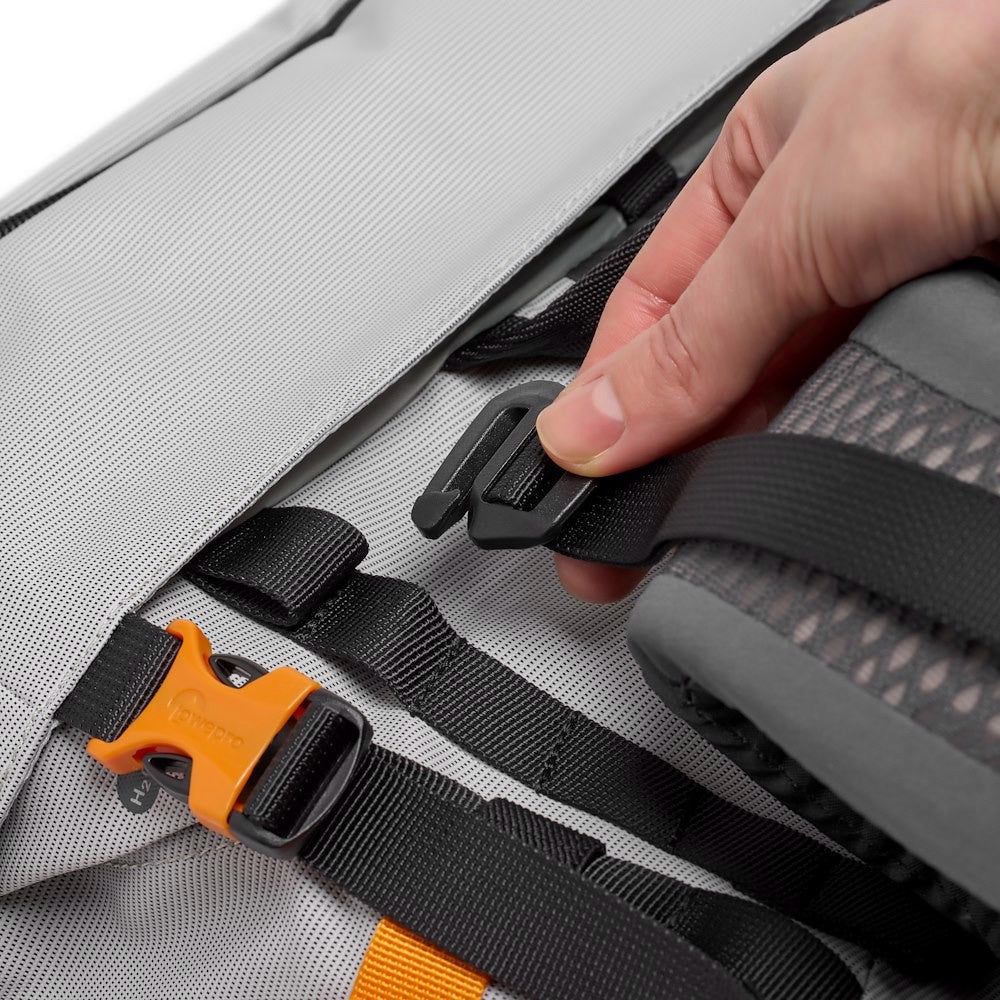 Lowepro PhotoSport Pro III Kamerucksack – 57 l, für DSLR/CSC mit montiertem 70–200 mm f/2.8 und andere