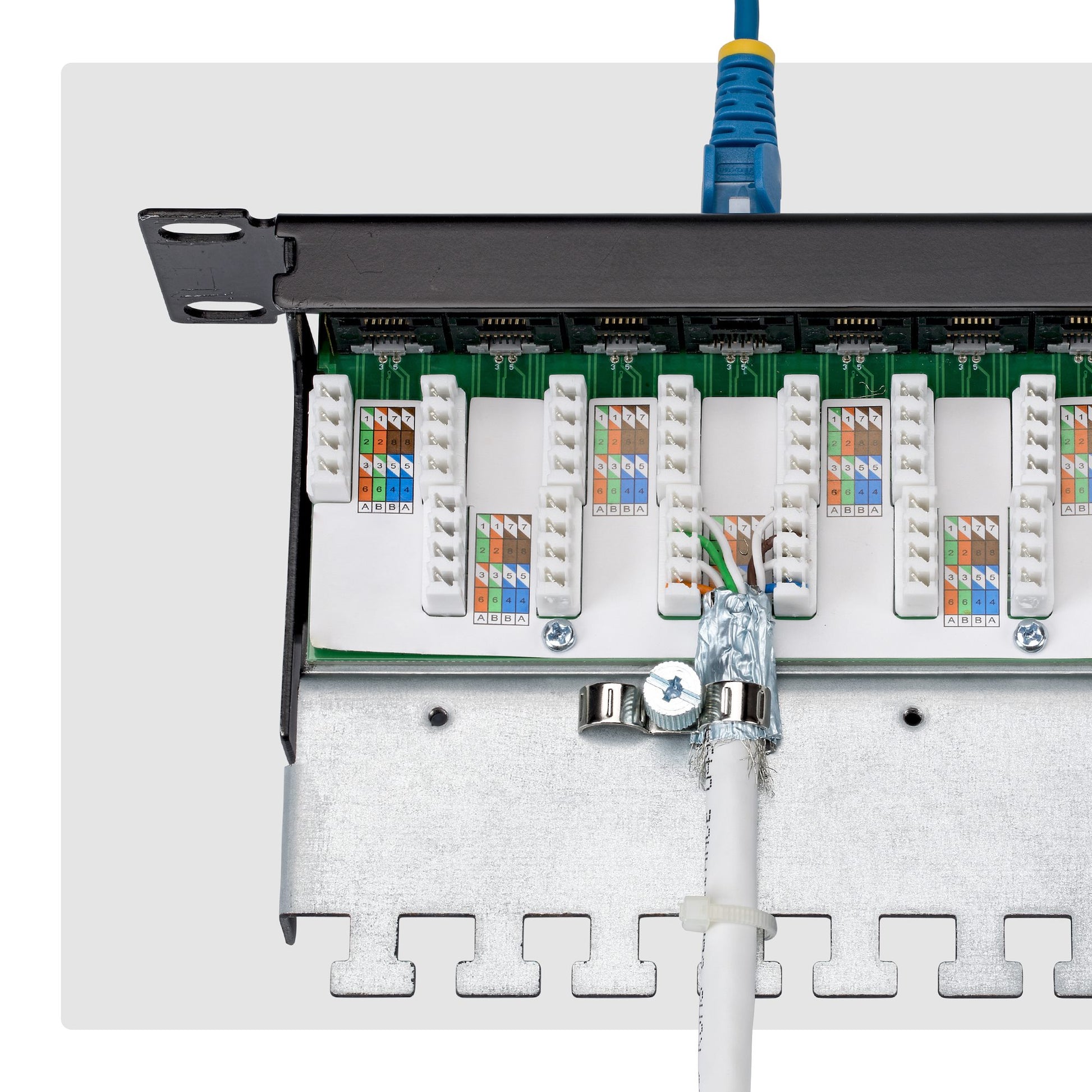 StarTech.com C6APANELSTP241UPD Patchpanel – 24× RJ-45, Cat6a, 1U, Schwarz