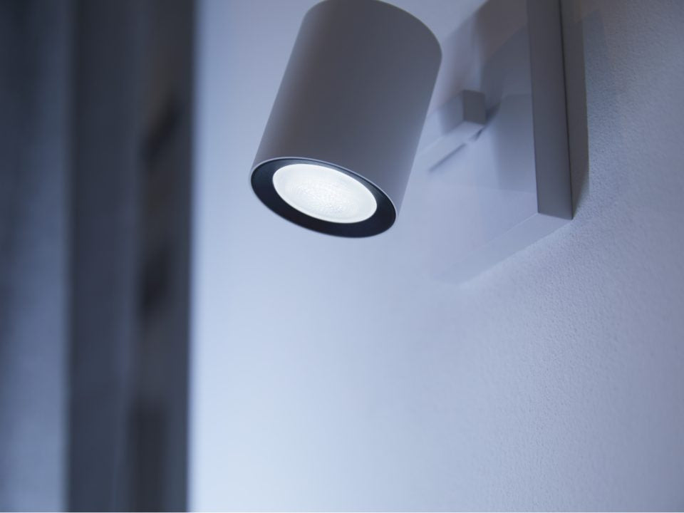 Philips Hue Smart-Leuchtmittel GU10 – 2200–6500 K, 400 lm, 4,2 W, Bluetooth/Zigbee – für Apple HomeKit, Alexa