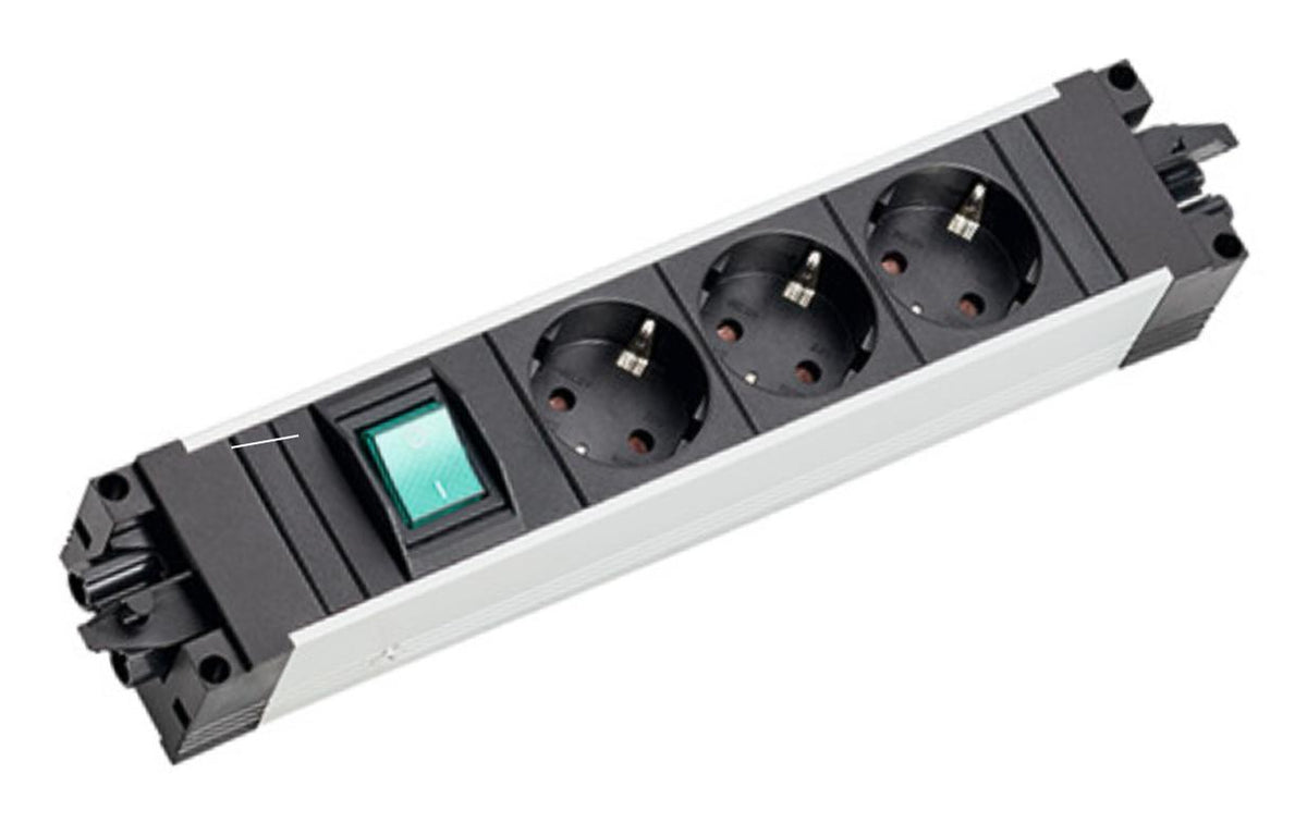 Bachmann STEP ALU Steckdoseneinheit 3× CEE 7/3, 16 A/3680 W – Ein/Aus-Schalter – Eingang Wieland GST18
