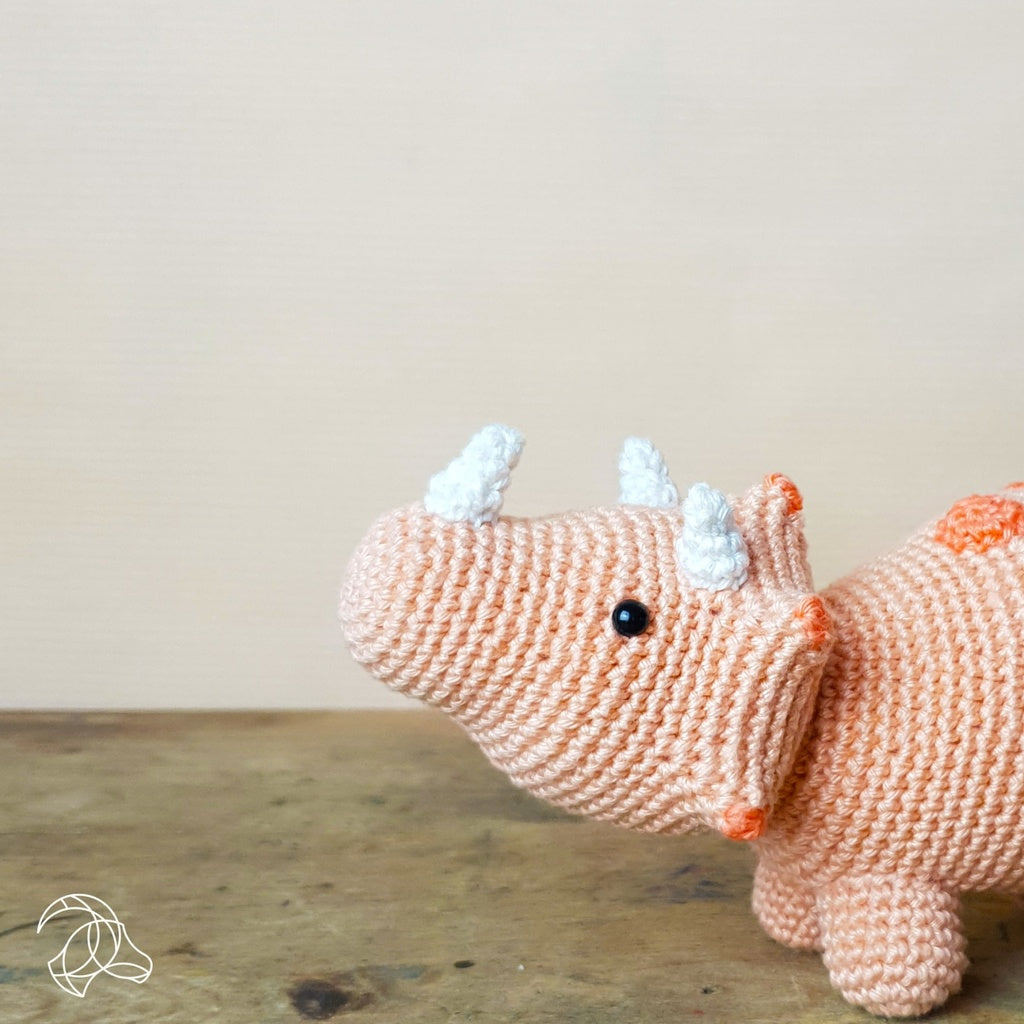 Hardicraft Häkelset Triceratops Orange Set – 24 cm