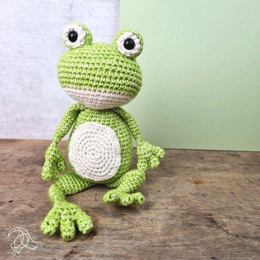 Hardicraft Häkelset Frosch Vinny – 30 cm, Mehrfarbig