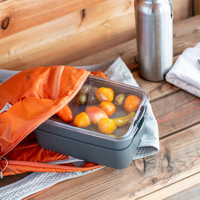 Koziol STAKK – Lunchbox 2 l, 14 × 22,8 × 10,8 cm, Biokunststoff, grau/transparent