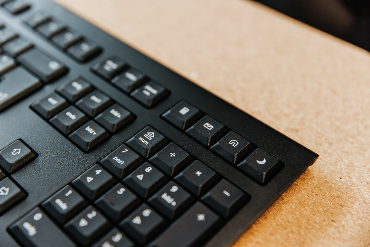 CHERRY Tastatur, kabellos (2,4 GHz), PT-Layout (PT) – für Windows 10, Windows 11 & Windows 7 u. a.
