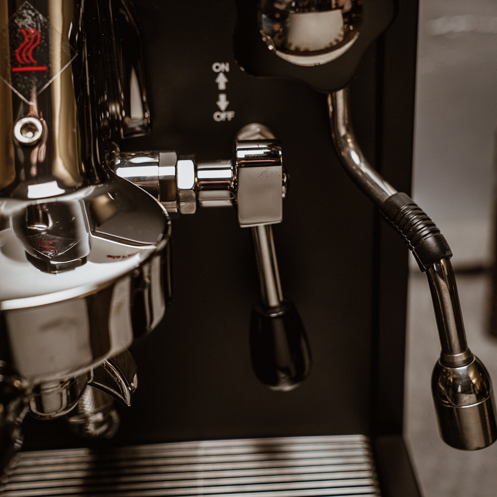 La Pavoni LPSCCB01EU Espressomaschine (Siebträger) – 15 bar, 2,9 l, Milchaufschäumer, 29,5 × 37 × 43 cm