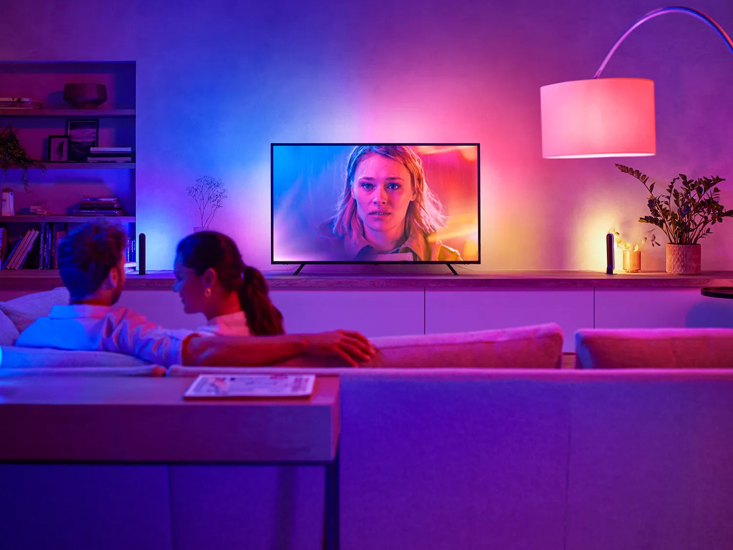 Philips by Signify Philips Hue LED-Strip Gradient Lightstrip 65 – 2,54 m, 1020 lm, 2000–6500 K, dimmbar, BT/Zigbee, für 65"