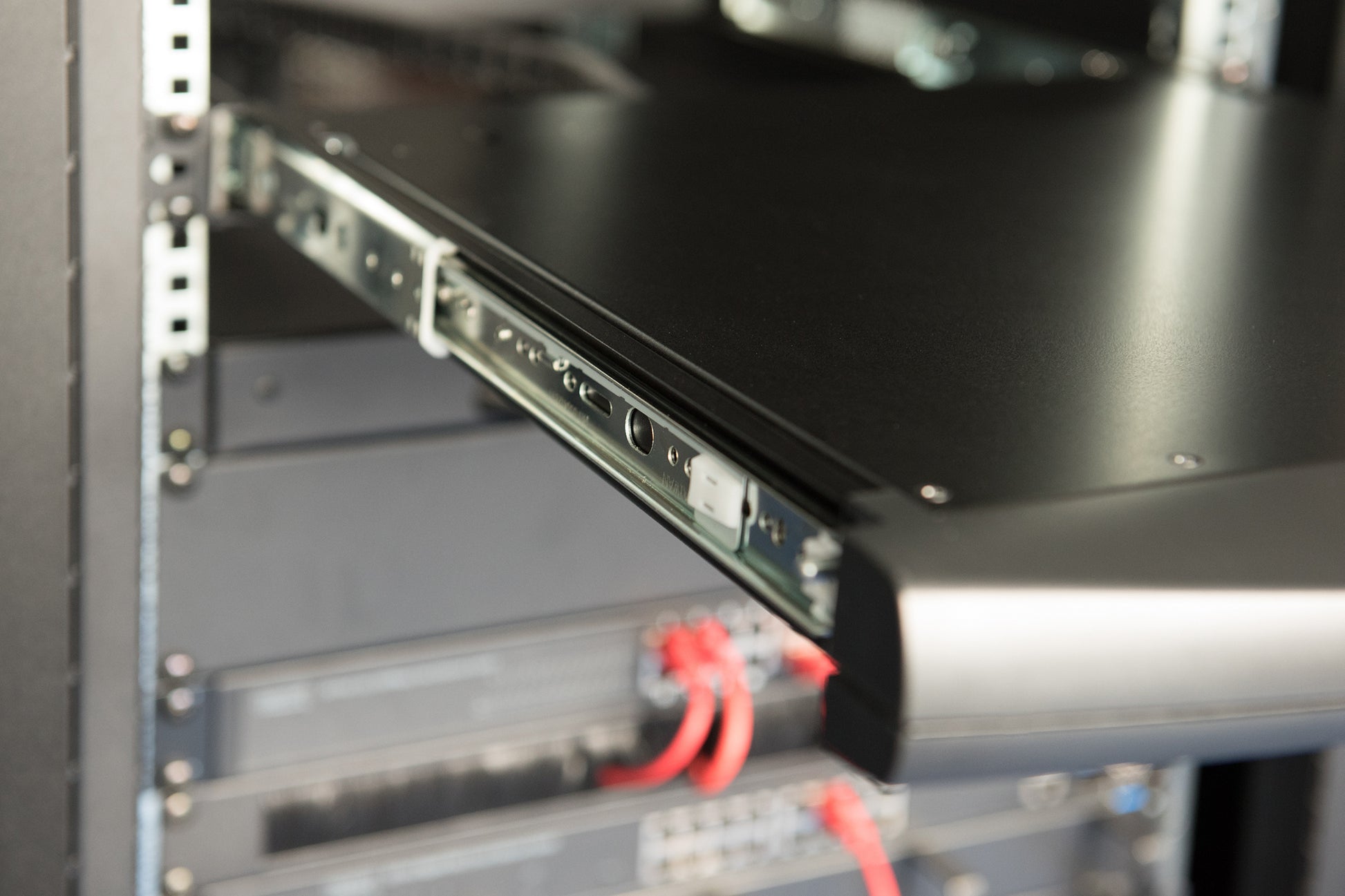 Digitus MGD 432CM – 19" Rack-LCD-Konsole – 8-Port VGA KVM, 1920 × 1080, USB – 1U