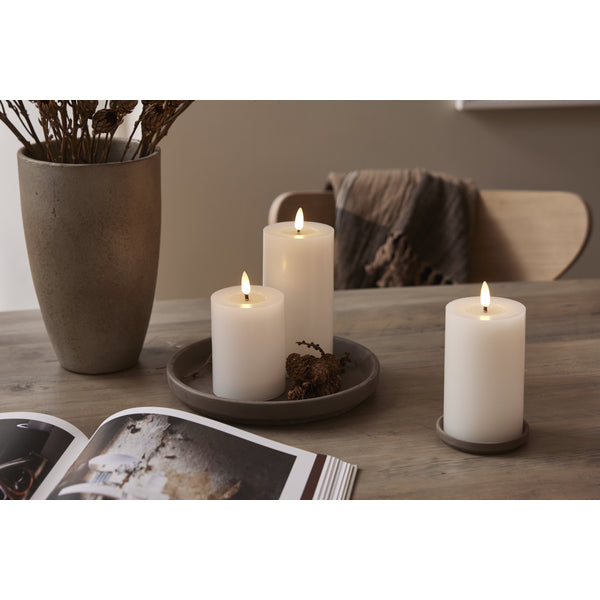 Star Trading LED-Kerze – Ø 7,5 × 15 cm – batteriebetrieben, weiss, flackernd, Timer 6/18 h