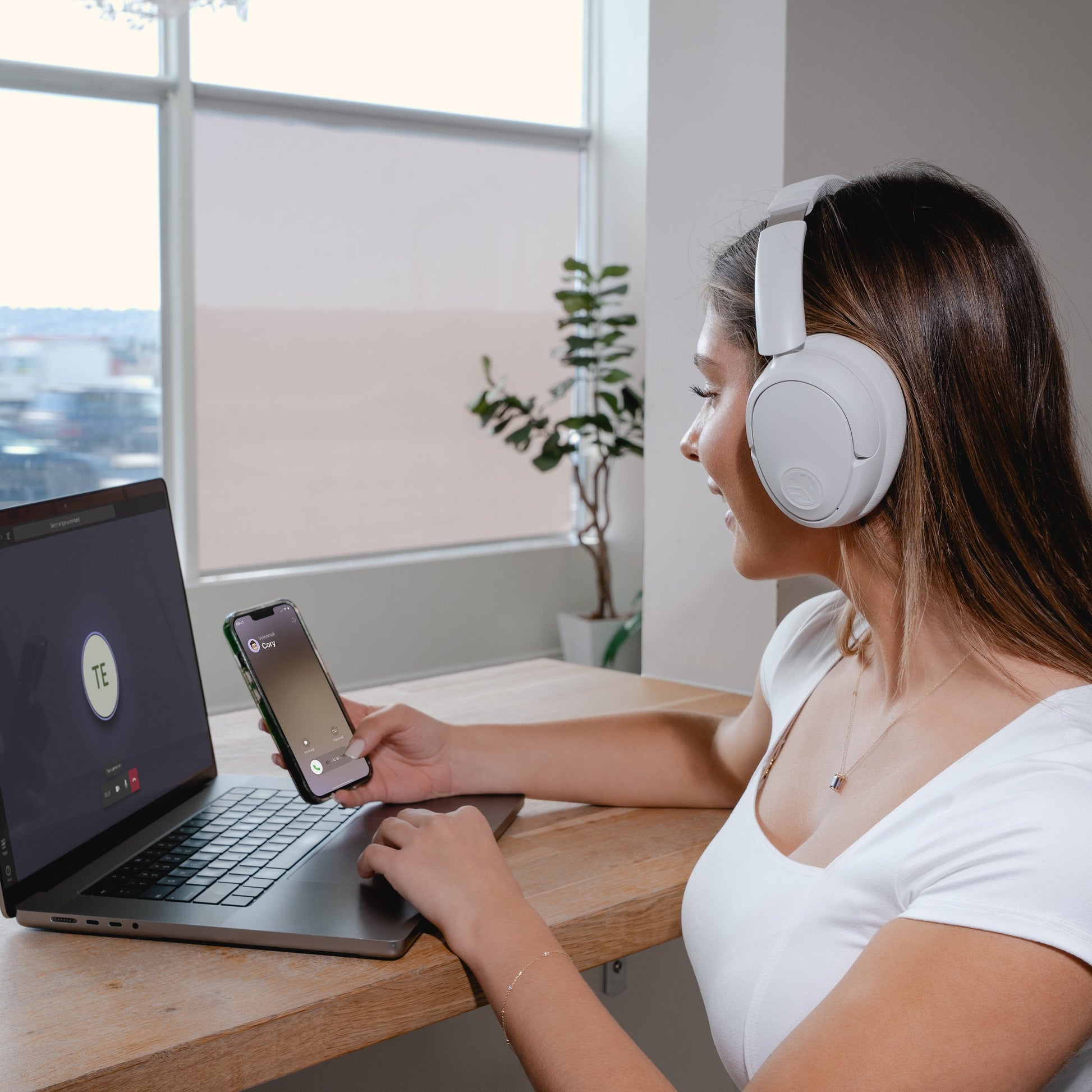 JLab JBuds Lux Over-Ear Kopfhörer – Stereo, BT, ANC, Weiss, BT 5.3