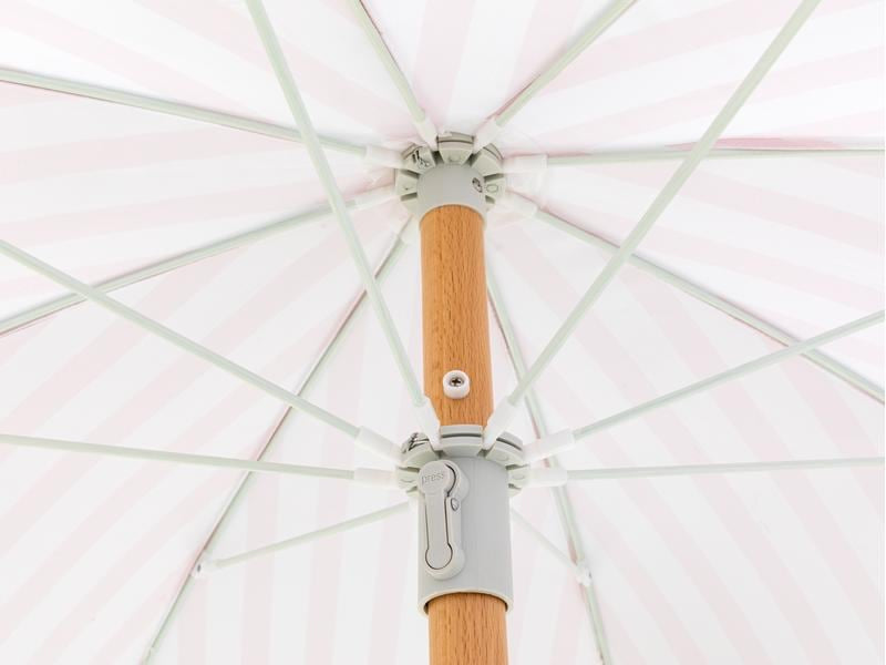KOOR Strandschirm – rund, gestreift, Holzstange – Ø 150 cm, 180 cm hoch – rosa, weiss – Polyester
