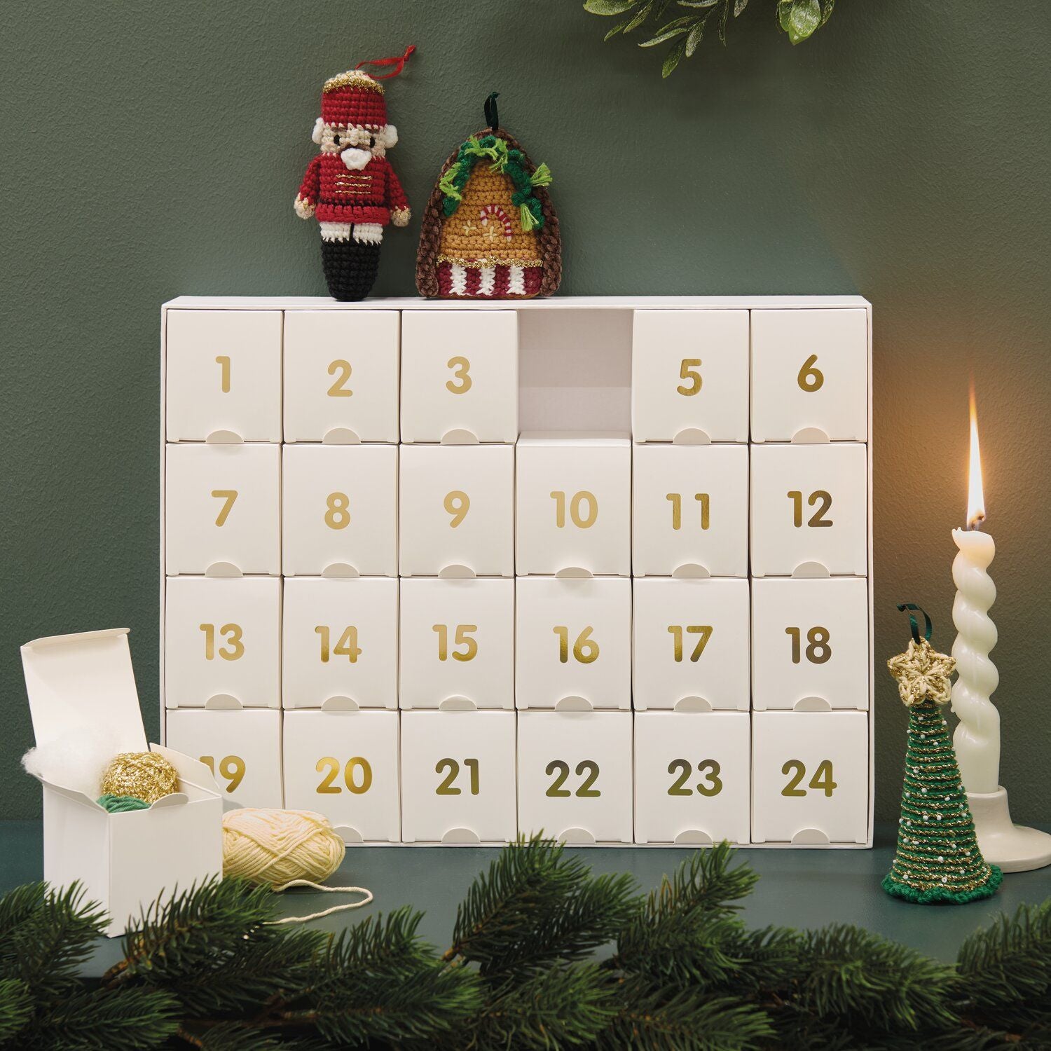 Rico Design Ricorumi Adventskalender 990476 Häkelset Mehrfarbig – Box 36 cm×29 cm×7 cm