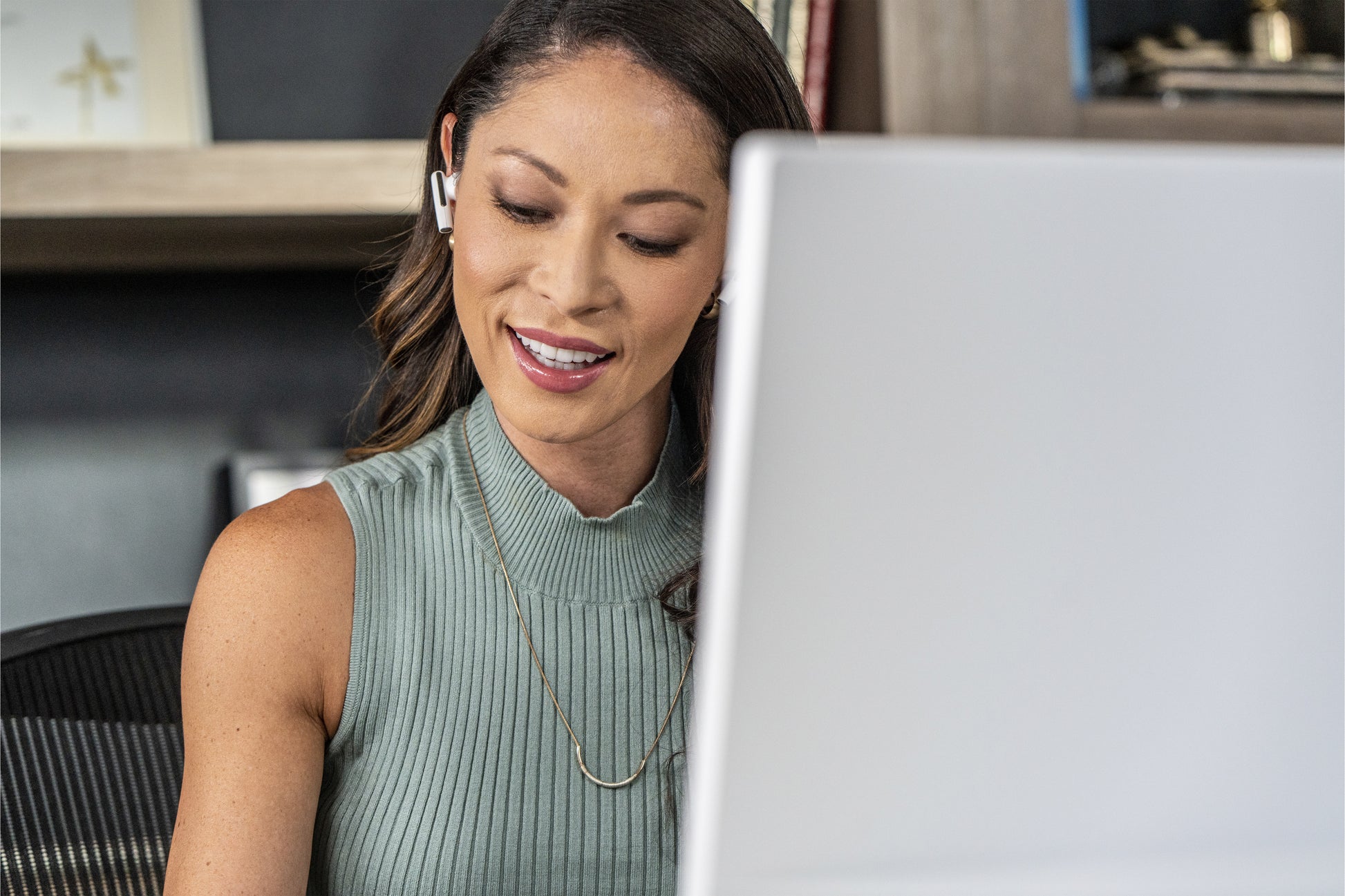 Poly Voyager Free 60 UC Office-Headset – In-Ear, Stereo, BT, mit USB-A-Dongle, mit Ladecase, Schwarz, BT 5.3