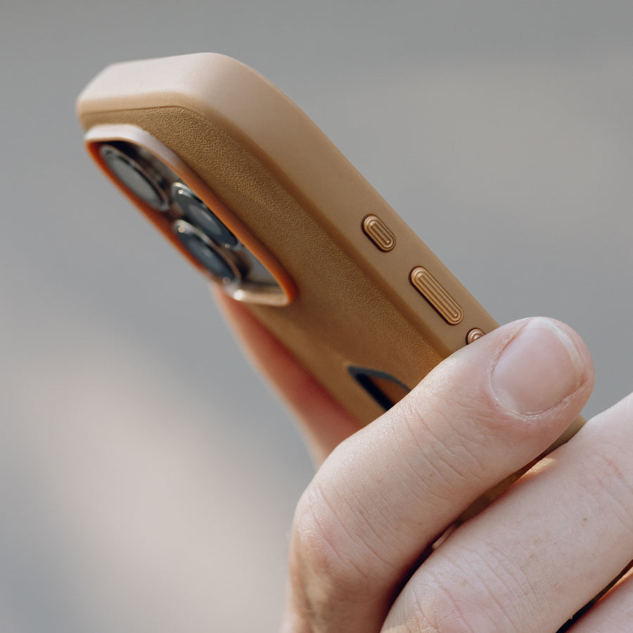 Peak Design Backcover – für Apple iPhone 16 Pro Max, Tan Clarino, bis 2 m sturzsicher