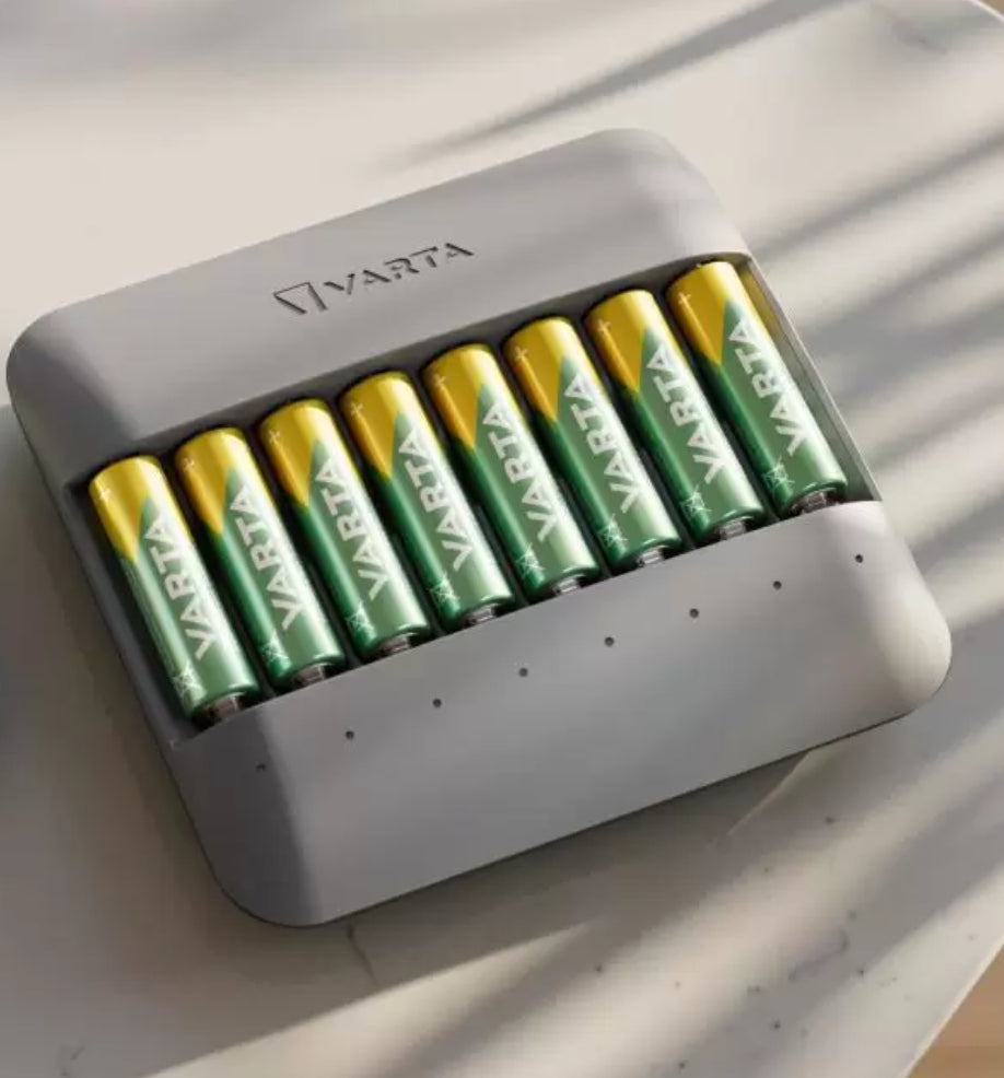Varta Eco Charger Multi Recycled Batterieladegerät 8× – für AA/AAA (NiMH) – inkl. 8× AA 2100 mAh, USB-C
