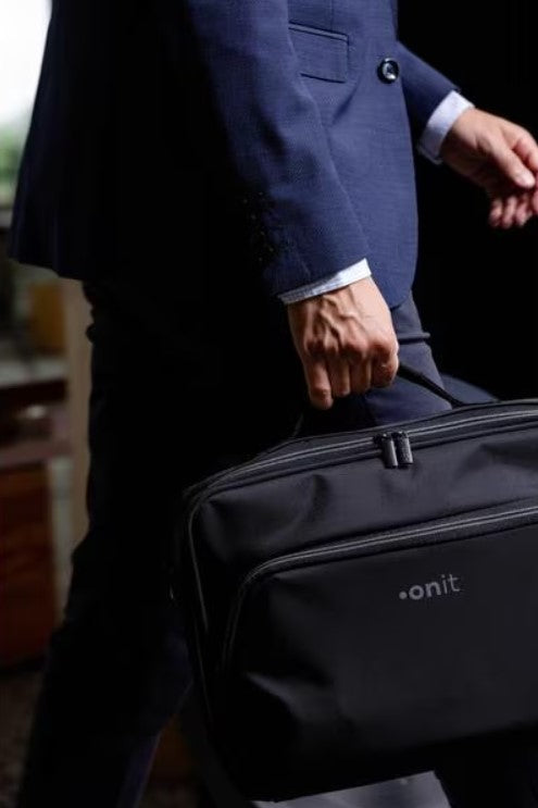 ONIT Clamshell Notebook-Tasche bis 15,6" – 600D rPET, mit Trolley-Band – Schwarz