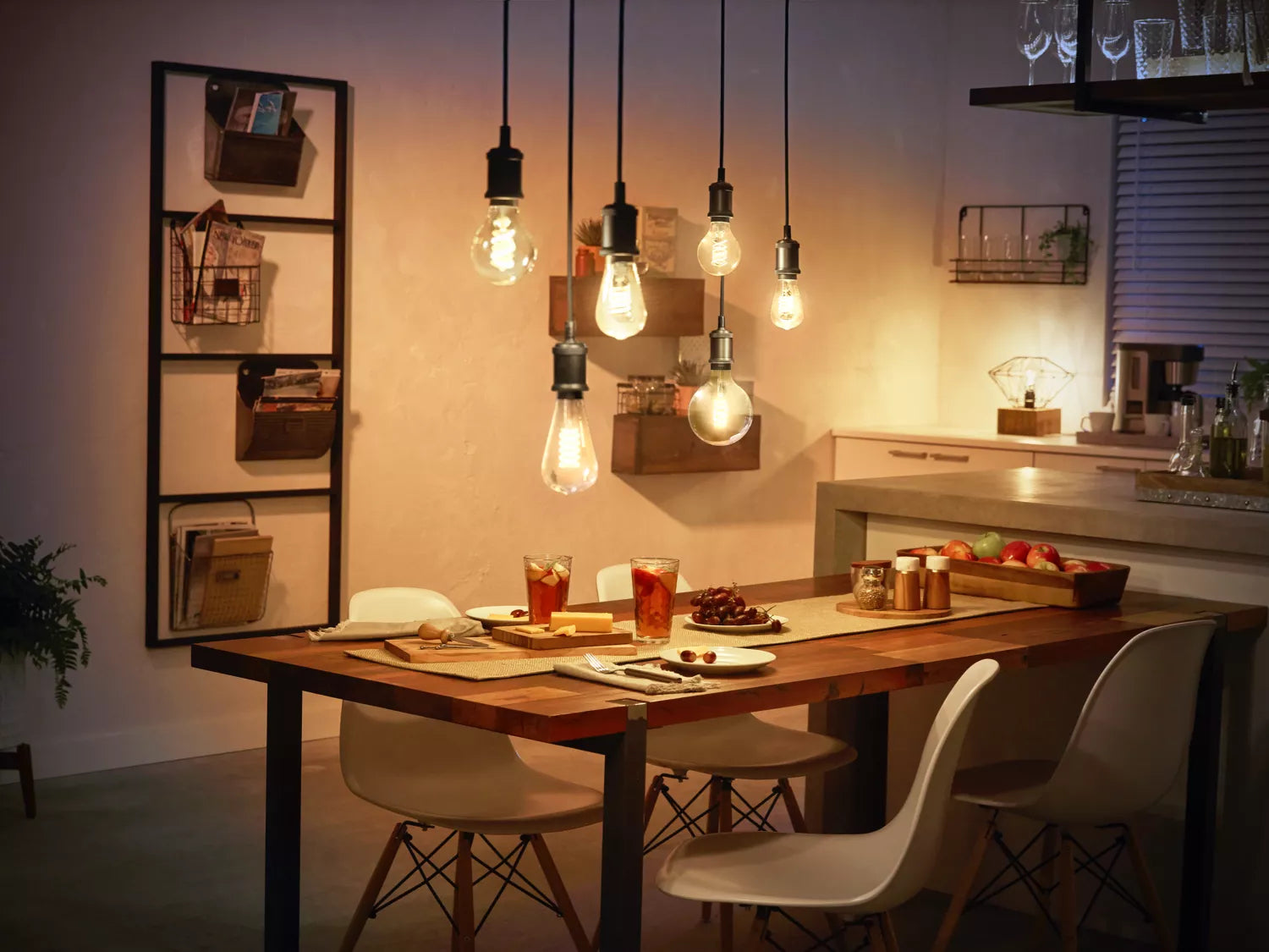Philips by Signify Philips Hue Smart-Leuchtmittel E27 Weiss – 550 lm, 2100 K, App, dimmbar