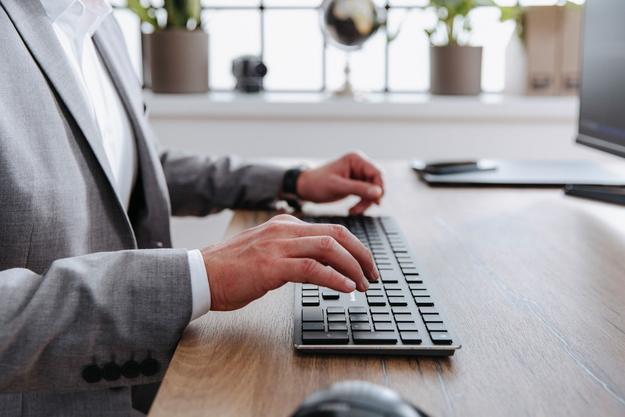 CHERRY KB MX ULP – Tastatur – mechanisch – Bluetooth & 2,4 GHz (Nano-Empfänger USB-C) – AZERTY (FR) – schwarz