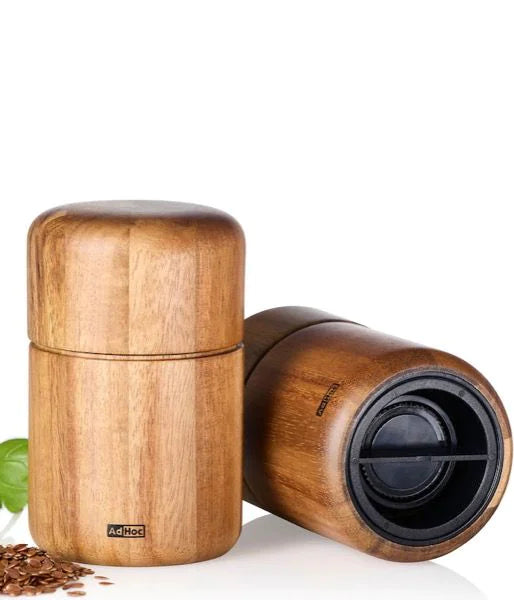AdHoc SF11 – Salz-/Pfeffermühle Ø 6,6 × 10,4 cm, Akazienholz/Edelstahl/Kunststoff, Braun