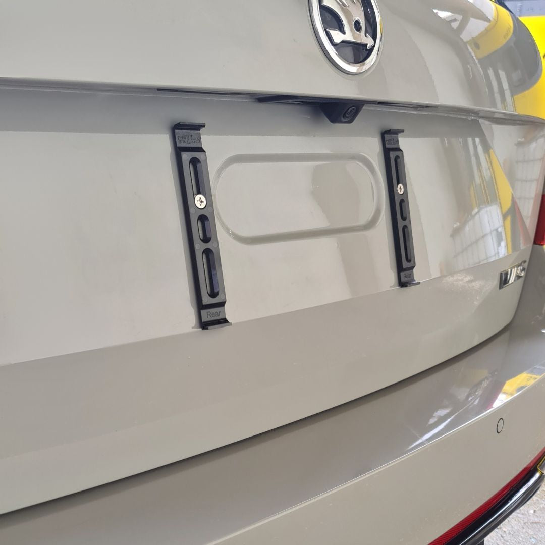 21CARS Kennzeichenhalterset – Klicksystem – für Auto – Kunststoff, Schwarz
