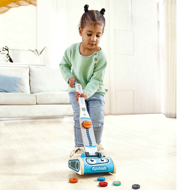Hape E3056 Staubsauger (Spielzeug) – Vacoom – 18,0×58,0×17,5 cm – ab 3 J. – Kunststoff/Holz, mehrfarbig