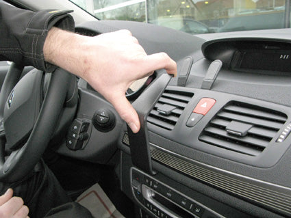 Brodit Auto-Halterung, fahrzeugspezifisch – für Renault Mégane III (09–16) und Fluence (10–15) – Schwarz