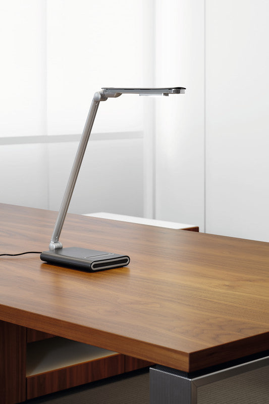 MAUL LED-Tischleuchte – USB, 7-stufig dimmbar – 6500 K – 430 lm 6 W – Silber