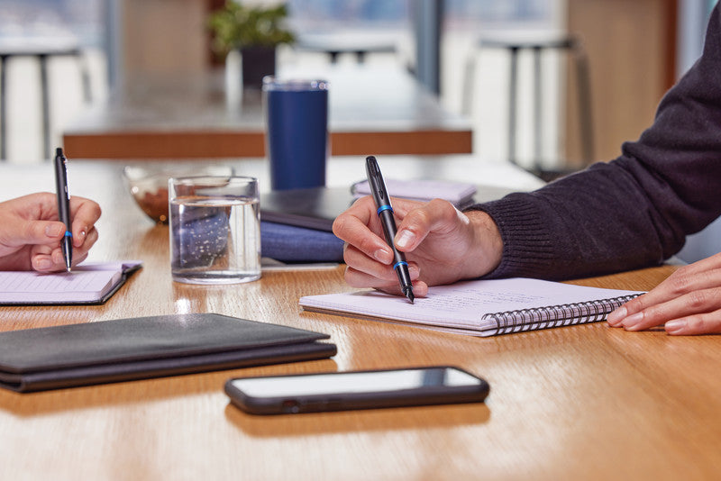 Parker IM Professionals Vibrant Rings – Mittlere Feder – für Rechts- & Linkshänder – Schwarz, Blau – Patronen
