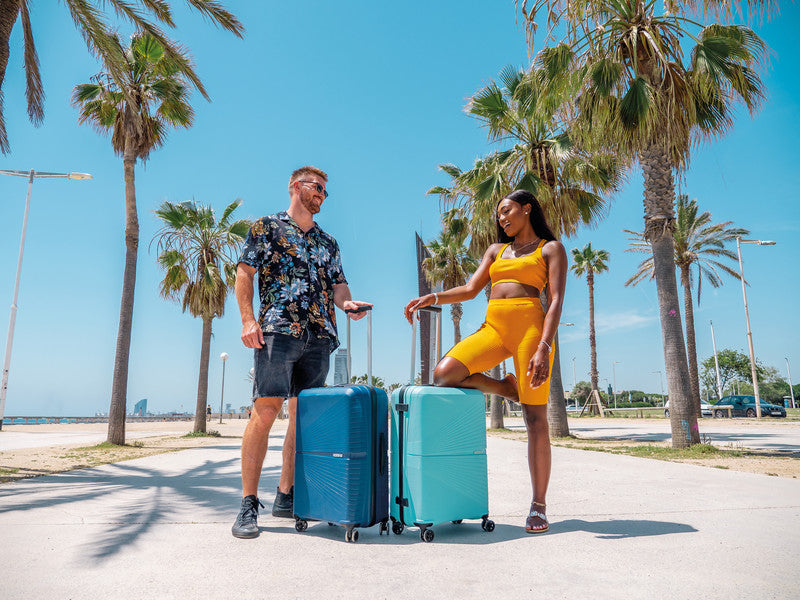 American Tourister Trolley – 67 l, Hartschale, 4 Doppelrollen, mit TSA, Midnight Navy, 44,5 × 67 × 26 cm